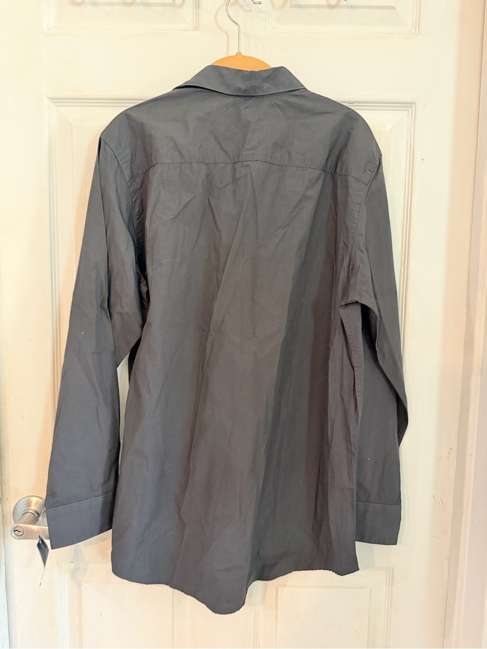 Men's Gray Long-Sleeve Casual Button-Down Shirt with Stud Detail - Picture 5 of 6